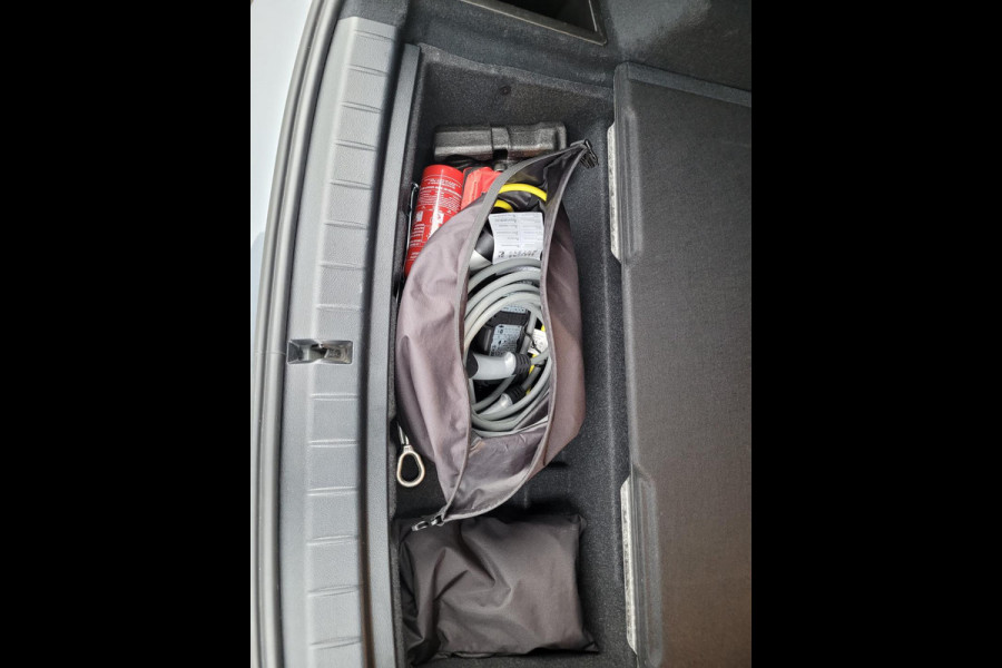 BMW X1 XDrive25e Pano, Camera, HUD, Leer, High Executive