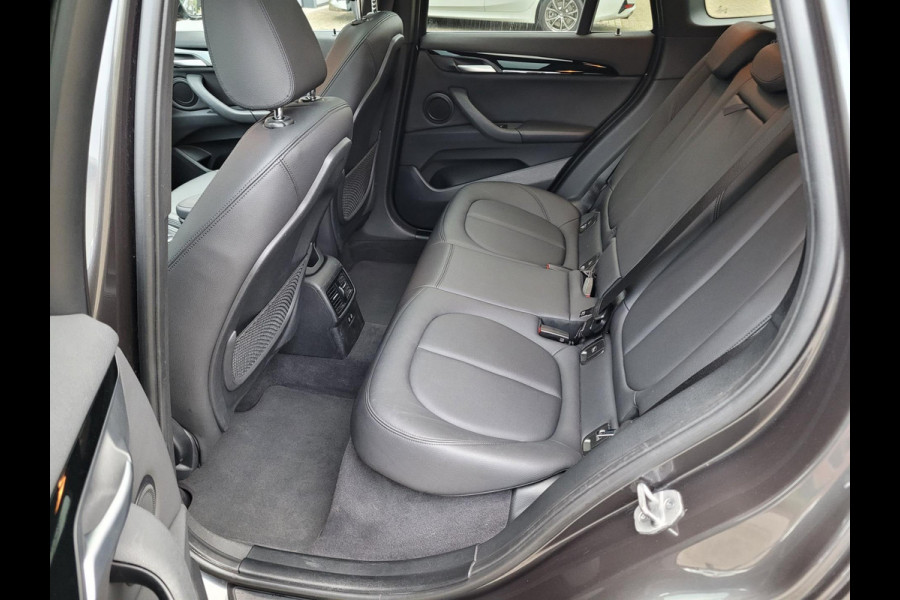 BMW X1 XDrive25e Pano, Camera, HUD, Leer, High Executive
