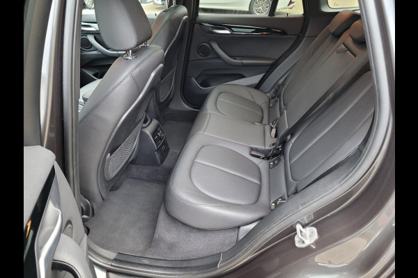 BMW X1 XDrive25e Pano, Camera, HUD, Leer, High Executive
