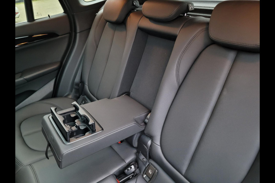 BMW X1 XDrive25e Pano, Camera, HUD, Leer, High Executive