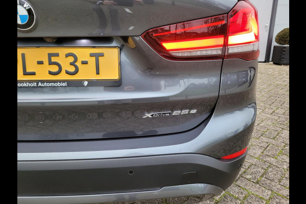 BMW X1 XDrive25e Pano, Camera, HUD, Leer, High Executive