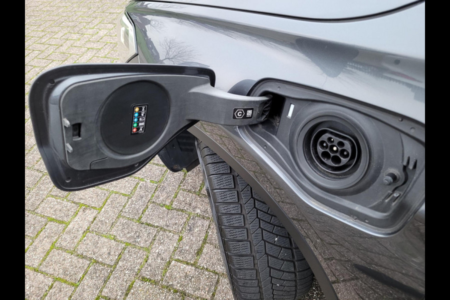 BMW X1 XDrive25e Pano, Camera, HUD, Leer, High Executive