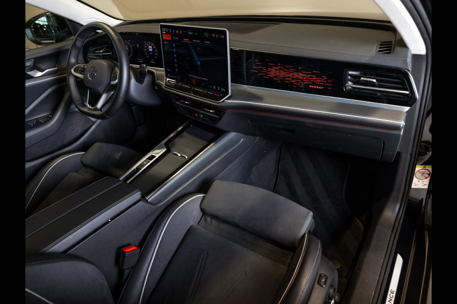 Volkswagen Passat Variant 1.5 eTSI Elegance Business / 150pk / Panorama dak / Trekhaak / Dodehoek / Stoel en stuur verwarming /