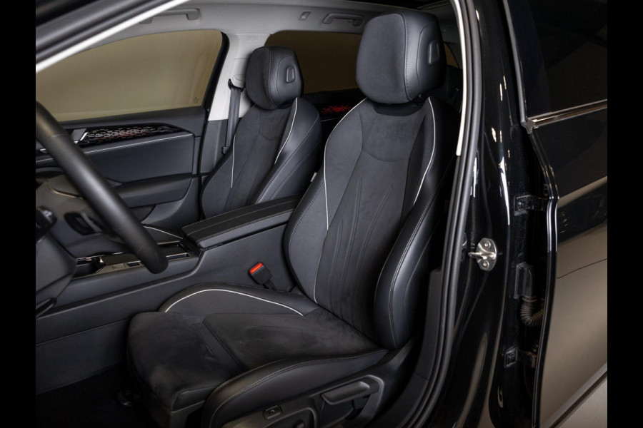 Volkswagen Passat Variant 1.5 eTSI Elegance Business / 150pk / Panorama dak / Trekhaak / Dodehoek / Stoel en stuur verwarming /