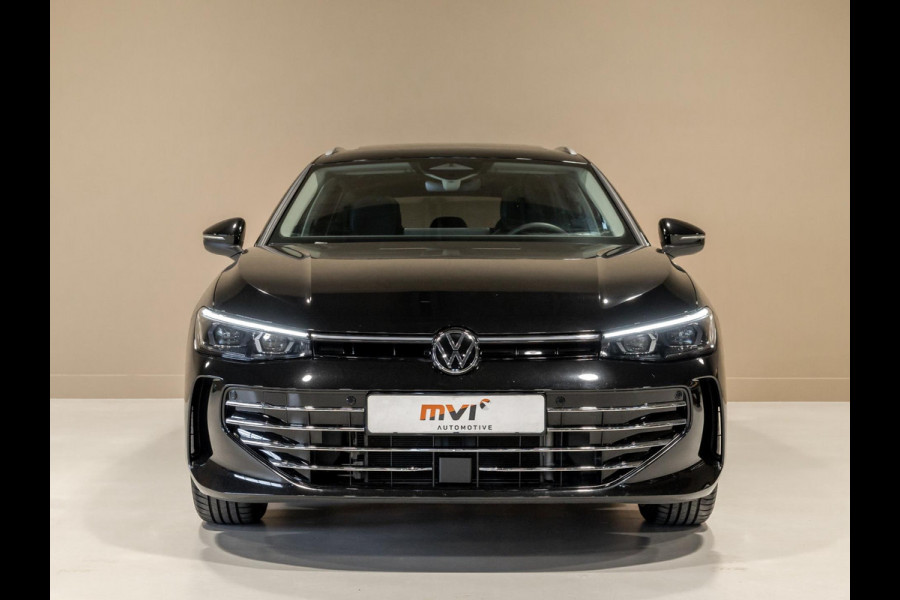 Volkswagen Passat Variant 1.5 eTSI Elegance Business / 150pk / Panorama dak / Trekhaak / Dodehoek / Stoel en stuur verwarming /