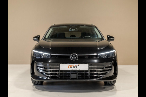 Volkswagen Passat Variant 1.5 eTSI Elegance Business / 150pk / Panorama dak / Trekhaak / Dodehoek / Stoel en stuur verwarming /