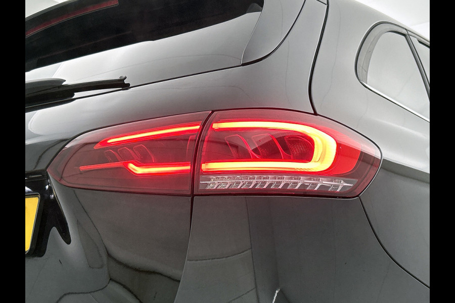 Mercedes-Benz B-Klasse 180 Business Solution Plus(NL-auto, Perfect OnderH, Camera, StoelV, Navi, Cruise Con, Climate Con, Etc)