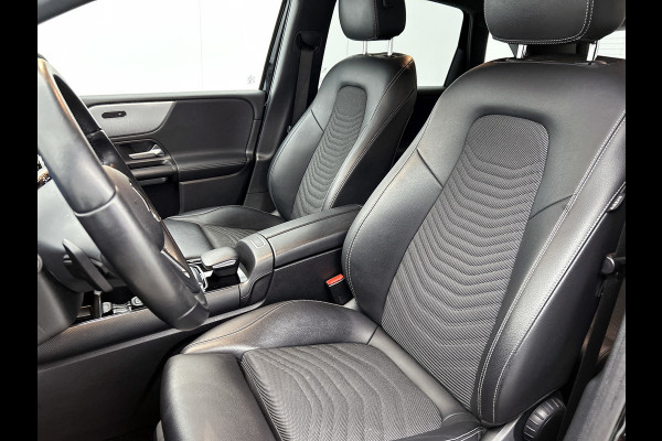 Mercedes-Benz B-Klasse 180 Business Solution Plus(NL-auto, Perfect OnderH, Camera, StoelV, Navi, Cruise Con, Climate Con, Etc)