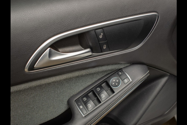 Mercedes-Benz A-Klasse 180 Business Solution Sport FACELIFT (NAVI,LED,XENON,CAMERA,STOELVERWARMING,SPORTSTOELEN,GETINT,NETTESTAAT)