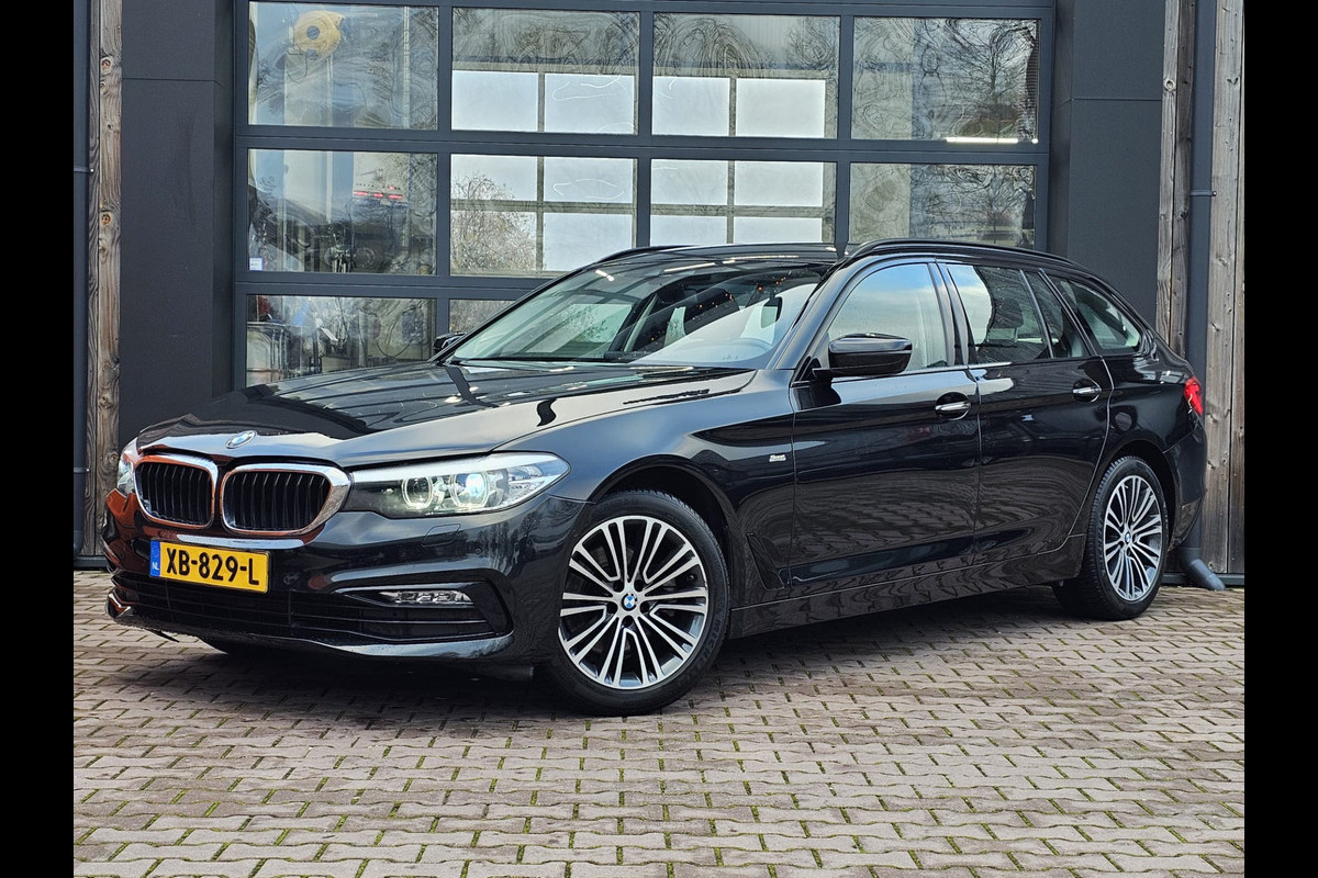 BMW 5 Serie Touring 520i High Executive Sport Line | Automaat | Trekhaak | Navi | Stoel & stuurverwarming | Camera |