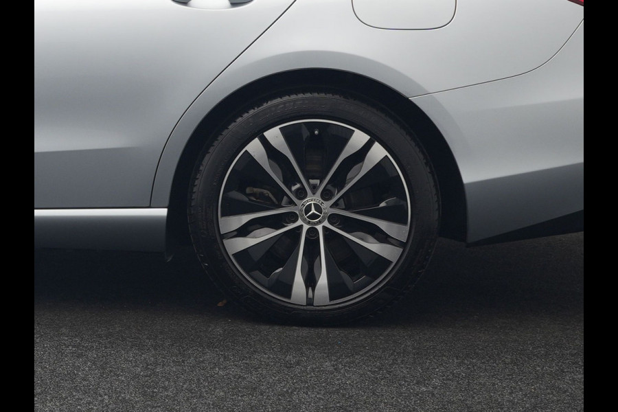 Mercedes-Benz C-Klasse Estate 300 e Avantgarde Plug In Hybrid 313pk Dealer O.H. PHEV | Trekhaak Af Fabriek | Camera | Night Pakket | Sportstoelen Verwarmd | Apple Carplay | Sfeerverlichting | Navigatie | Virtual | DAB |