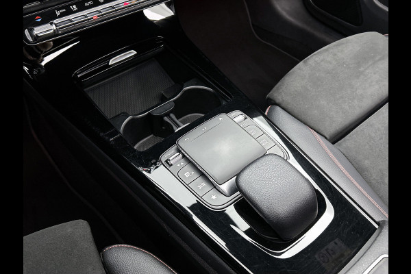 Mercedes-Benz CLA-Klasse 250 e Business Solution AMG Limited (NL-auto, Goed OnderH, Panorama, SfeerV, Carplay, Lane Assist, Navi)