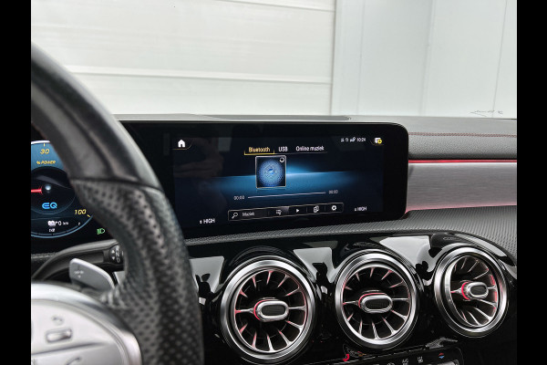 Mercedes-Benz CLA-Klasse 250 e Business Solution AMG Limited (NL-auto, Goed OnderH, Panorama, SfeerV, Carplay, Lane Assist, Navi)