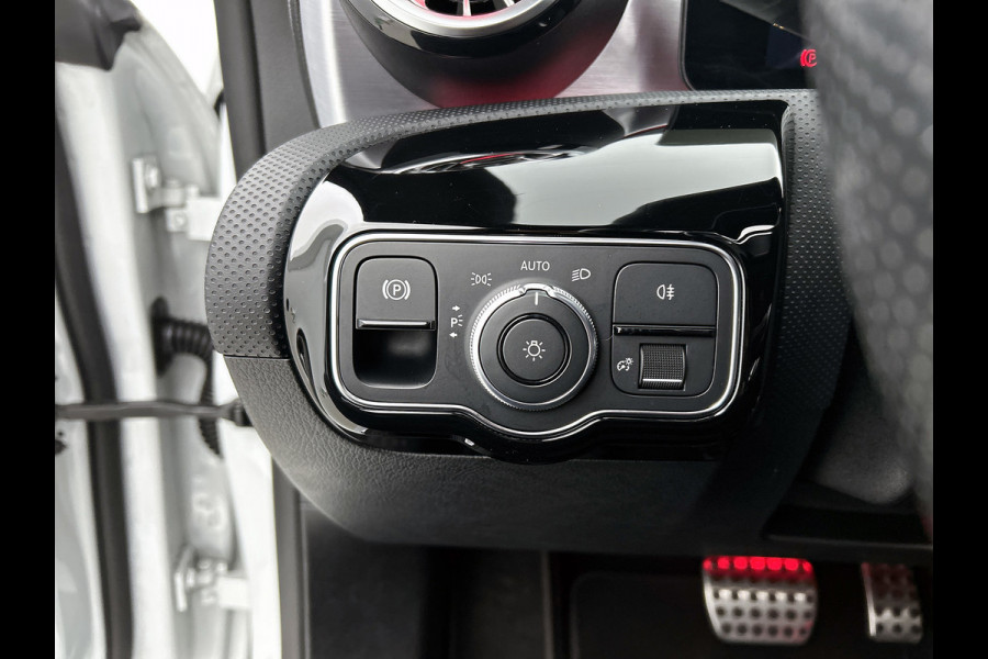 Mercedes-Benz CLA-Klasse 250 e Business Solution AMG Limited (NL-auto, Goed OnderH, Panorama, SfeerV, Carplay, Lane Assist, Navi)