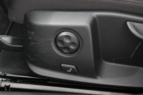 Audi A4 Avant 40 TFSI 204 pk S-tronic S Line Plus | Navigatie | Adaptive Cruise Control | Parkeersensoren | Lane Assist | Elektrische achterklep | Stoelverwarming | Ledverlichting | Virtual Cockpit | Climatronic