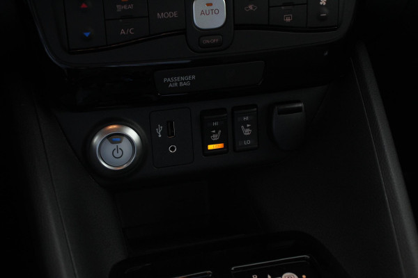 Nissan Leaf N-Connecta 40 kWh | Navigatie | Bluetooth | Cruise control | Camera | Parkeer sensoren | Lichtmetalen velgen | Climate Control