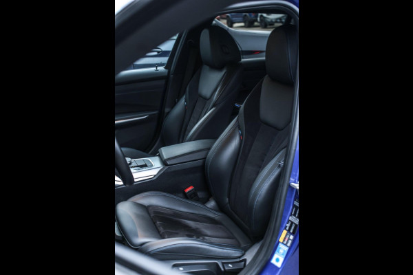 BMW 3 Serie Touring 330e xDrive M-Sport *Pano*Trekhaak*Led*Stoelverwarming*