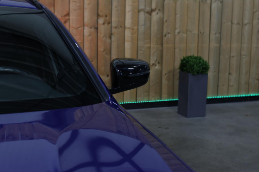 BMW 3 Serie Touring 330e xDrive M-Sport *Pano*Trekhaak*Led*Stoelverwarming*