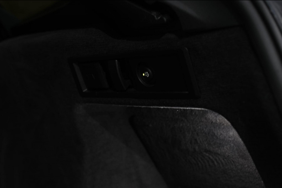 BMW 3 Serie Touring 330e xDrive M-Sport *Pano*Trekhaak*Led*Stoelverwarming*