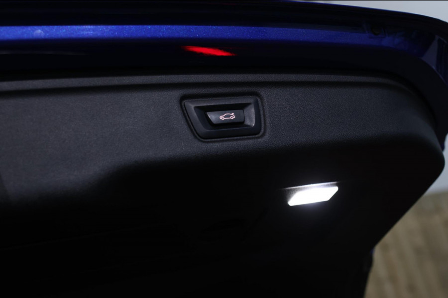 BMW 3 Serie Touring 330e xDrive M-Sport *Pano*Trekhaak*Led*Stoelverwarming*