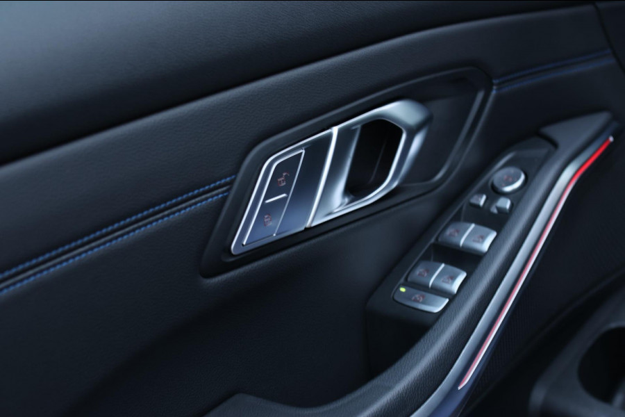 BMW 3 Serie Touring 330e xDrive M-Sport *Pano*Trekhaak*Led*Stoelverwarming*