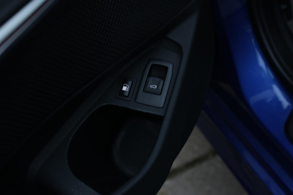 BMW 3 Serie Touring 330e xDrive M-Sport *Pano*Trekhaak*Led*Stoelverwarming*