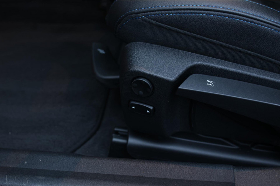 BMW 3 Serie Touring 330e xDrive M-Sport *Pano*Trekhaak*Led*Stoelverwarming*