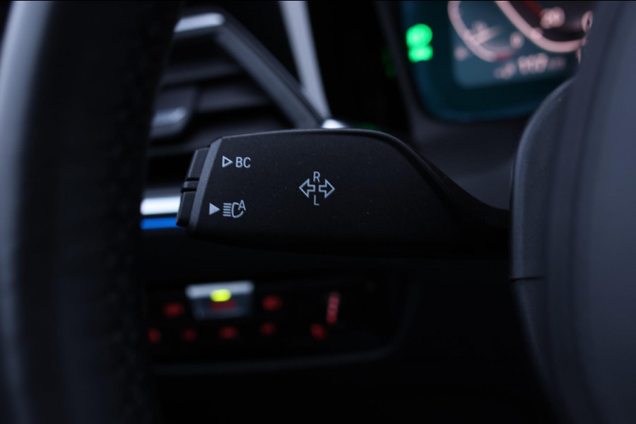 BMW 3 Serie Touring 330e xDrive M-Sport *Pano*Trekhaak*Led*Stoelverwarming*