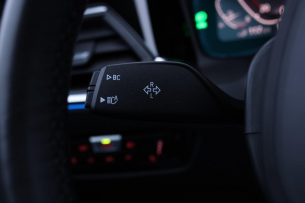 BMW 3 Serie Touring 330e xDrive M-Sport *Pano*Trekhaak*Led*Stoelverwarming*