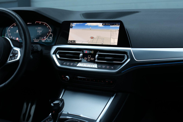 BMW 3 Serie Touring 330e xDrive M-Sport *Pano*Trekhaak*Led*Stoelverwarming*