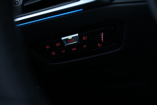 BMW 3 Serie Touring 330e xDrive M-Sport *Pano*Trekhaak*Led*Stoelverwarming*