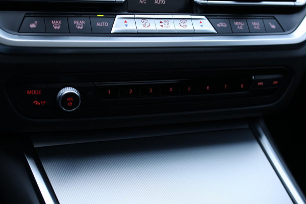 BMW 3 Serie Touring 330e xDrive M-Sport *Pano*Trekhaak*Led*Stoelverwarming*