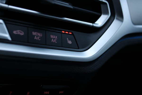 BMW 3 Serie Touring 330e xDrive M-Sport *Pano*Trekhaak*Led*Stoelverwarming*