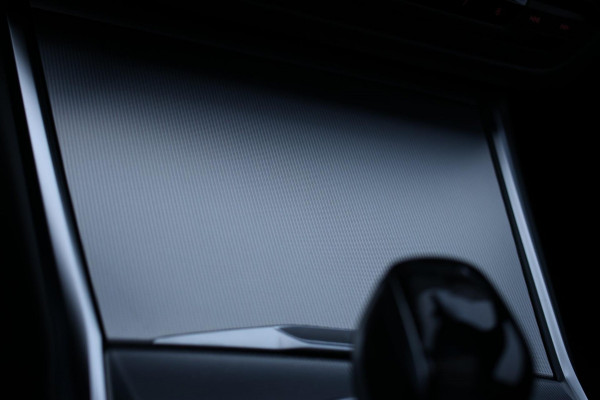 BMW 3 Serie Touring 330e xDrive M-Sport *Pano*Trekhaak*Led*Stoelverwarming*