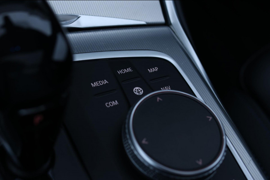 BMW 3 Serie Touring 330e xDrive M-Sport *Pano*Trekhaak*Led*Stoelverwarming*