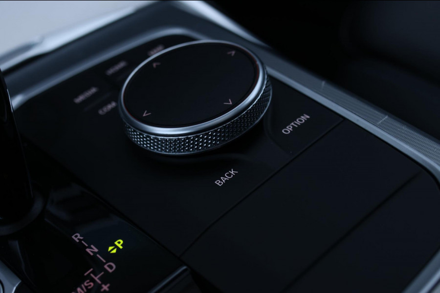 BMW 3 Serie Touring 330e xDrive M-Sport *Pano*Trekhaak*Led*Stoelverwarming*