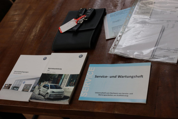 Volkswagen up! 1.0 TSI GTI *Pano*Beats*Cruise control*Stoelverwarming*