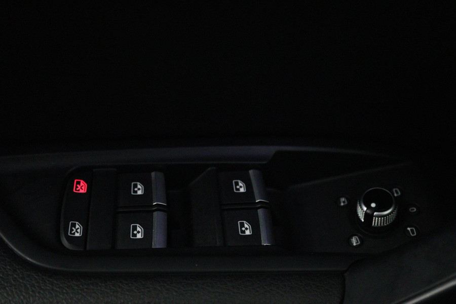 Audi Q5 2.0 TFSI quattro Sport S Line Edition (PANO, ELEKT. WEGKLAPBARE TREKHAAK, CARPLAY, STOELVERWARMING, GOED ONDERHOUDEN)