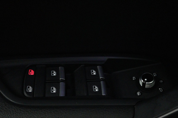 Audi Q5 2.0 TFSI quattro Sport S Line Edition (PANO, ELEKT. WEGKLAPBARE TREKHAAK, CARPLAY, STOELVERWARMING, GOED ONDERHOUDEN)