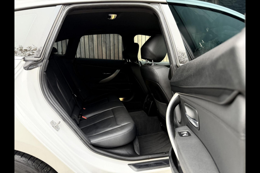 BMW 3-serie Gran Turismo 320i High Executive Automaat | Leer | Stoelverwarming | Cruise & climate control | Head-up display | Keyless entry | Trekhaak af