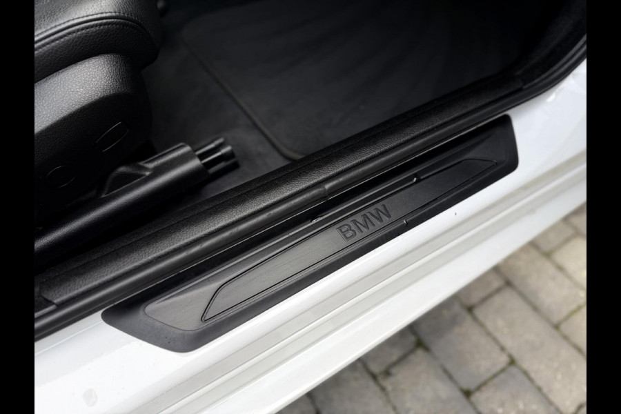 BMW 3-serie Gran Turismo 320i High Executive Automaat | Leer | Stoelverwarming | Cruise & climate control | Head-up display | Keyless entry | Trekhaak af