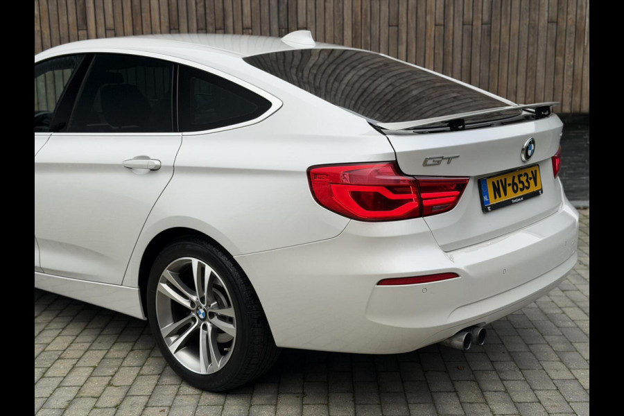 BMW 3-serie Gran Turismo 320i High Executive Automaat | Leer | Stoelverwarming | Cruise & climate control | Head-up display | Keyless entry | Trekhaak af