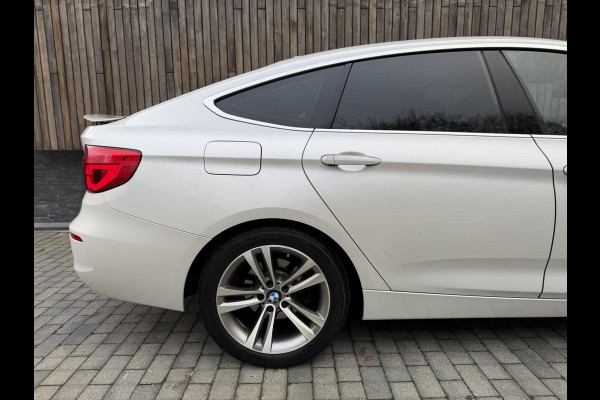 BMW 3-serie Gran Turismo 320i High Executive Automaat | Leer | Stoelverwarming | Cruise & climate control | Head-up display | Keyless entry | Trekhaak af