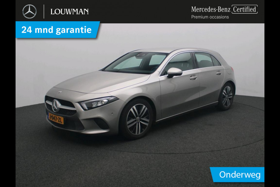 Mercedes-Benz A-Klasse 180 Business Solution Luxury Ledkoplampen | Achteruitrijcamera | MBUX Augmented Reality navigatie | Stoelverwarming Voor | Sfeerverlichting. Inclusief 24 maanden Mercedes-Benz Certified garantie voor Europa.