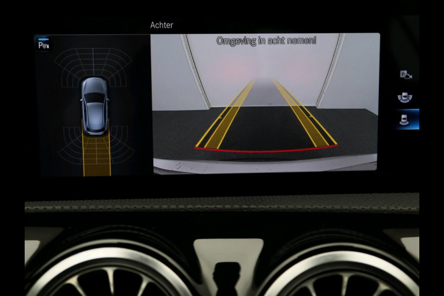 Mercedes-Benz A-Klasse 180 Business Solution Luxury Ledkoplampen | Achteruitrijcamera | MBUX Augmented Reality navigatie | Stoelverwarming Voor | Sfeerverlichting. Inclusief 24 maanden Mercedes-Benz Certified garantie voor Europa.