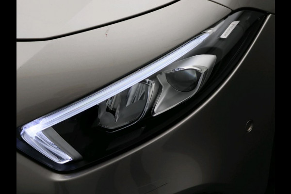 Mercedes-Benz A-Klasse 180 Business Solution Luxury Ledkoplampen | Achteruitrijcamera | MBUX Augmented Reality navigatie | Stoelverwarming Voor | Sfeerverlichting. Inclusief 24 maanden Mercedes-Benz Certified garantie voor Europa.