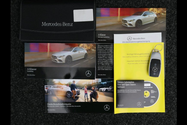 Mercedes-Benz A-Klasse 180 Business Solution Luxury Ledkoplampen | Achteruitrijcamera | MBUX Augmented Reality navigatie | Stoelverwarming Voor | Sfeerverlichting. Inclusief 24 maanden Mercedes-Benz Certified garantie voor Europa.