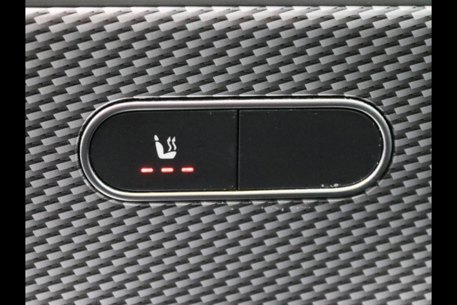 Mercedes-Benz A-Klasse 180 Business Solution Luxury Ledkoplampen | Achteruitrijcamera | MBUX Augmented Reality navigatie | Stoelverwarming Voor | Sfeerverlichting. Inclusief 24 maanden Mercedes-Benz Certified garantie voor Europa.