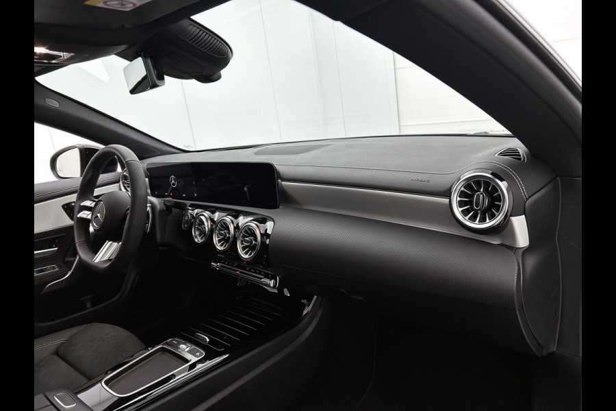 Mercedes-Benz CLA-Klasse Shooting Brake 180 Business Solution AMG | AMG Line Plus pakket | Panoramaschuifdak | Memorypakket | Head-up display | Augmented Reality navigatie | 360°-camera | 19 inch AMG velgen |