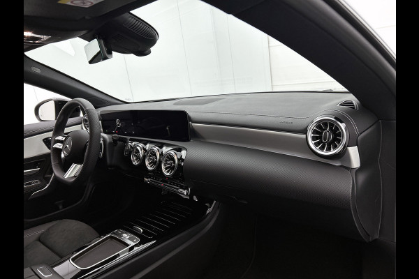 Mercedes-Benz CLA-Klasse Shooting Brake 180 Business Solution AMG | AMG Line Plus pakket | Panoramaschuifdak | Memorypakket | Head-up display | Augmented Reality navigatie | 360°-camera | 19 inch AMG velgen |